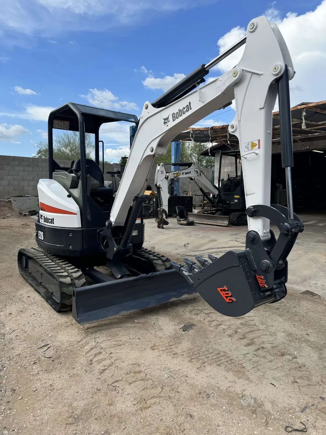 Vertical sold equipment photo from EDM Heavy Equipment